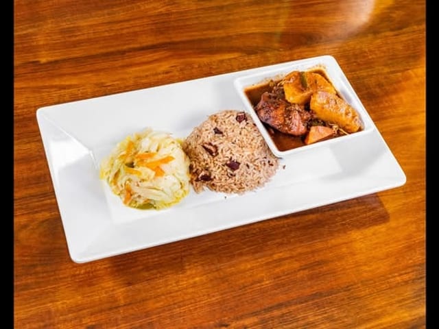 BROWN STEW CHICKEN (L).